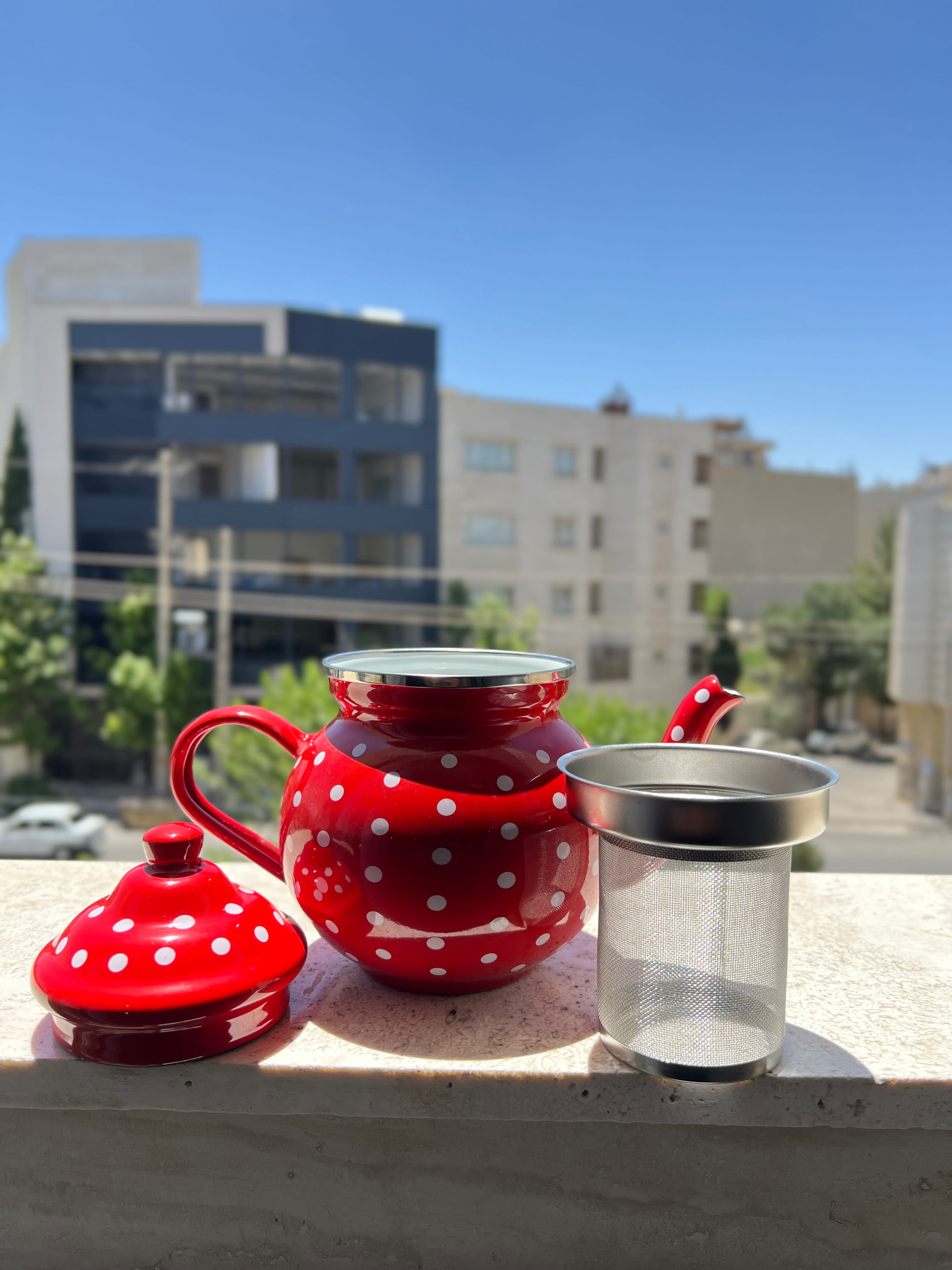 قوری لعابی قرمز خالخالی